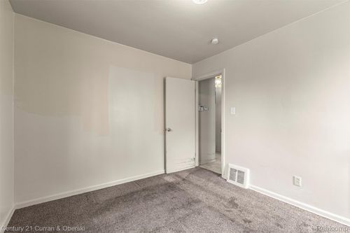 25960 Yale St, Inkster, MI, 48141-2672 | Card Image