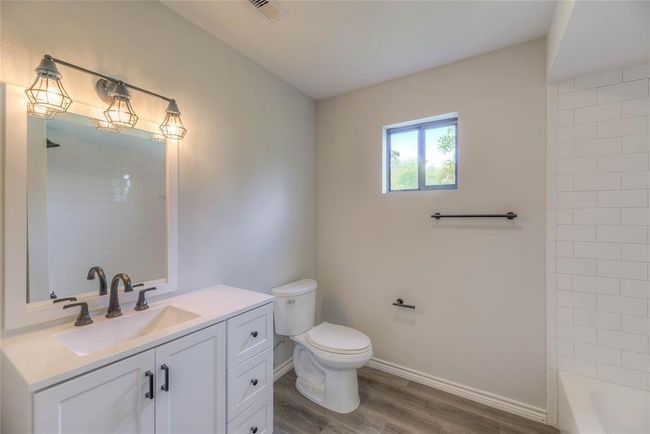 Guest bathroom , tile shower/tub | Image 14