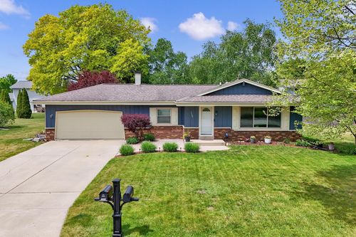 7527 S 73rd Street, Franklin, WI, 53132 | Card Image