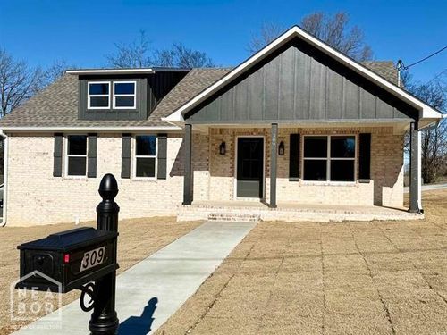 309 W Light St, Paragould, AR, 72450-2949 | Card Image