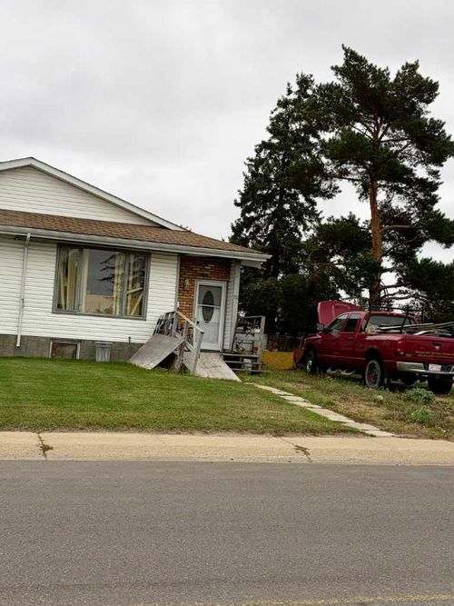 73 Northey Ave, Red Deer, AB, T4P2A3 | Card Image