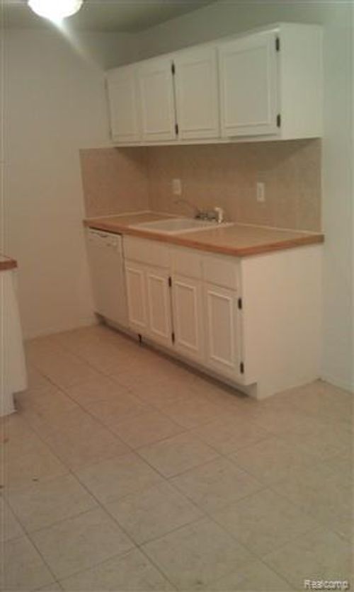 121a-38272 Fairway Ct, Clinton Township, MI, 48038-6610 | Card Image