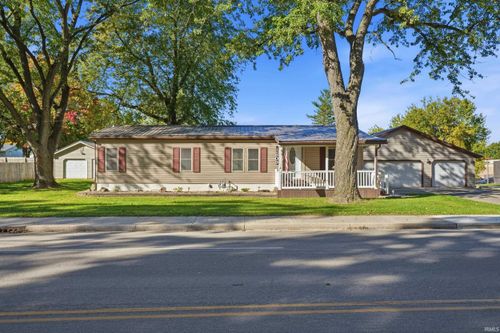 609 Fair St, Kendallville, IN, 46755-1216 | Card Image