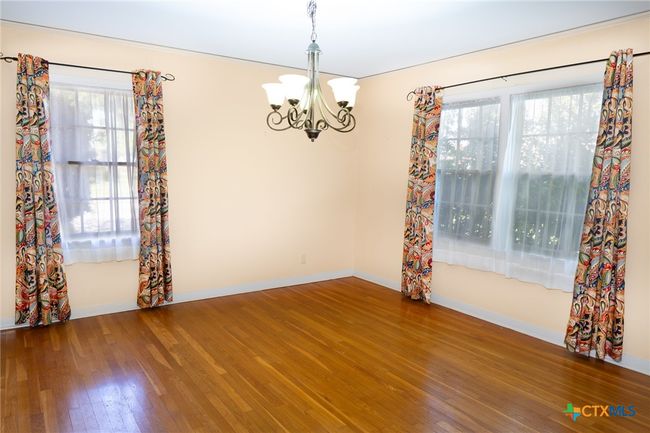 1307 N Main St, House other with 3 bedrooms, 2 bathrooms and null parking in Victoria TX | Image 11