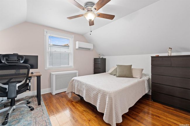 49-44 167 Th St, House other with 4 bedrooms, 3 bathrooms and null parking in Fresh Meadows NY | Image 22