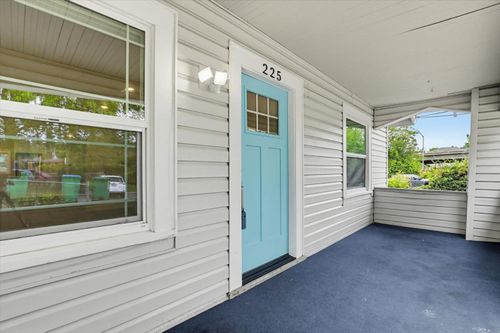 225 Bank St, Grass Valley, CA, 95945-6801 | Card Image