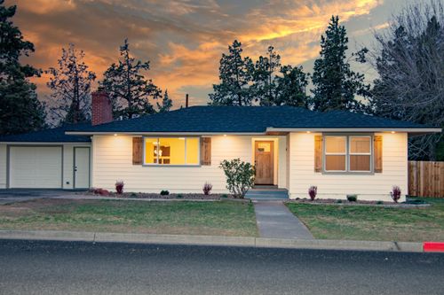 755 Nw Canyon Drive, Redmond, OR, 97756 | Card Image