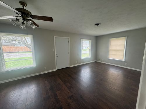 913 N 24th St, Corsicana, TX, 75110-3542 | Card Image