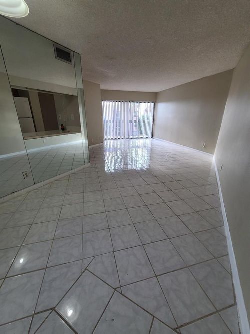 409-1880 N Congress Ave, West Palm Beach, FL, 33401-8204 | Card Image