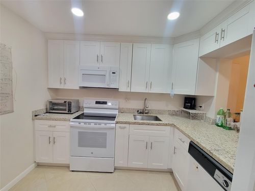 105-5945 Del Lago Cir, Sunrise, FL, 33313-6300 | Card Image