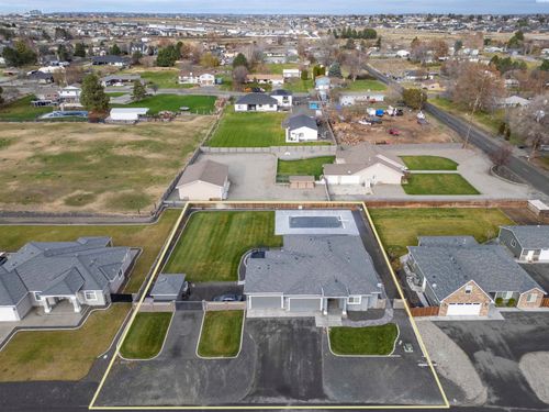 5221 W Richardson Rd, Pasco, WA, 99301-2470 | Card Image