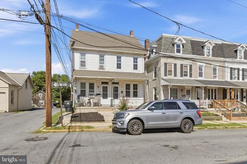 32 N Wyomissing Ave, SHILLINGTON, PA, 19607-1852 | Card Image