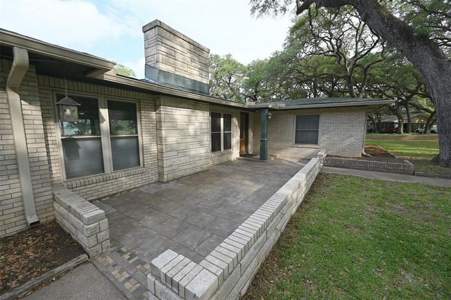 1013 Quail Ln, House other with 3 bedrooms, 2 bathrooms and 3 parking in Eagle Lake TX | Image 11