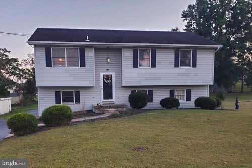 516 Hamilton Ave, CHAMBERSBURG, PA, 17202-8705 | Card Image