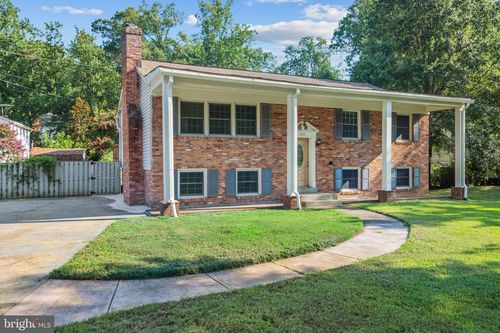 7515 Pleasant Way, ANNANDALE, VA, 22003-2553 | Card Image