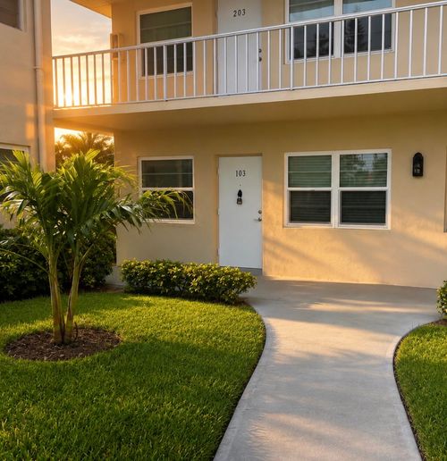 12 Vista Palm Ln, Vero Beach, FL, 32962-0844 | Card Image