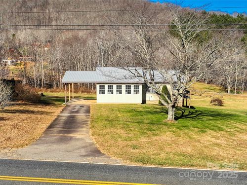 1879 White Oak Rd, Burnsville, NC, 28714-6640 | Card Image