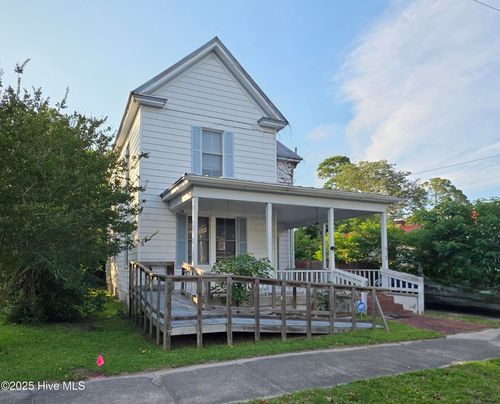 512 Blades Ave, New Bern, NC, 28560-3102 | Card Image