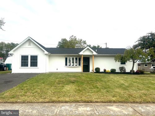 240 Goldenridge Dr, LEVITTOWN, PA, 19057-3417 | Card Image