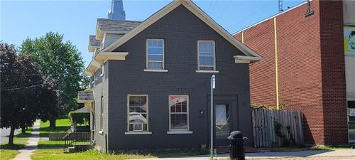 402 Pitt St, Cornwall, ON, K6J3R2 | Card Image