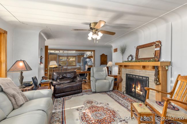 1017 Pearl St, House other with 2 bedrooms, 2 bathrooms and null parking in Belding MI | Image 4