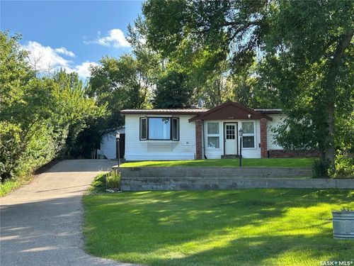 100 6th St, Buena Vista, SK, S2V1B1 | Card Image
