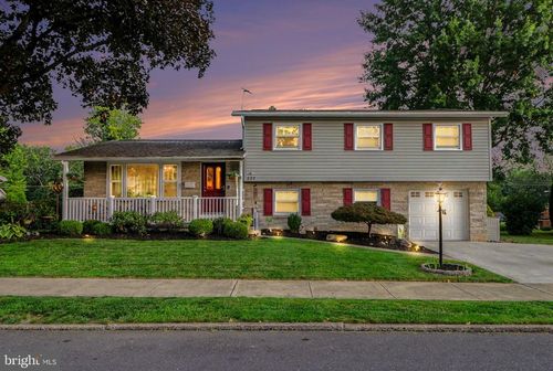 237 Wood St, CAMP HILL, PA, 17011-2642 | Card Image