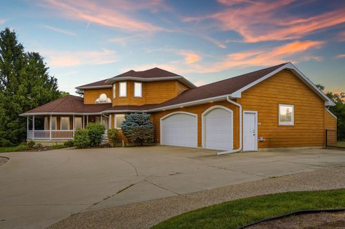 709 Lake Ridge Dr, Cedar Falls, IA, 50613-1586 | Card Image