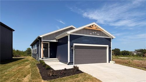 804 Glenn Cir, Raymore, MO, 64083-5601 | Card Image