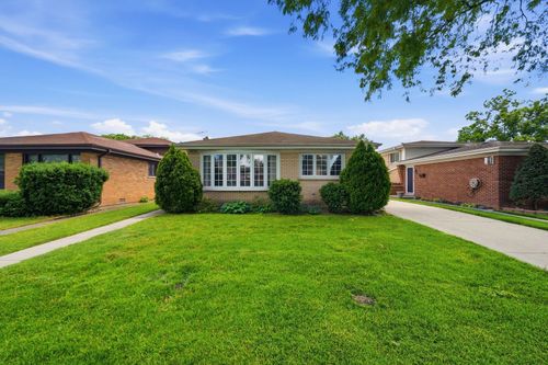 5835 Reba St, Morton Grove, IL, 60053-3559 | Card Image