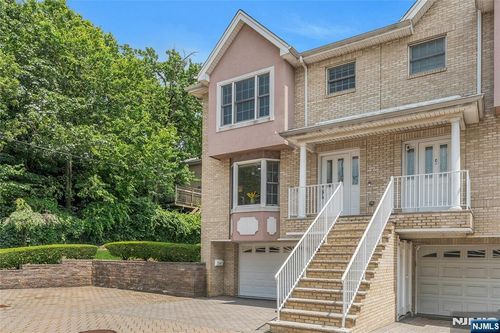 425 West St, Fort Lee, NJ, 07024-5060 | Card Image