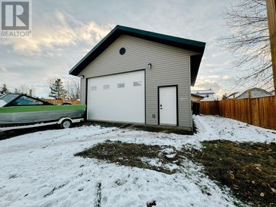 152 Fellers Ave, House other with 4 bedrooms, 2 bathrooms and 2 parking in Tumbler Ridge BC | Image 2