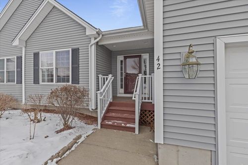 42 Haileys Way, Colchester, VT, 05446-7984 | Card Image