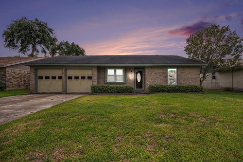 2801 Westbury Ln, Texas City, TX, 77590-4851 | Card Image