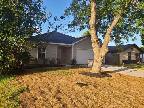 1617 14th Ave N, Texas City, TX, 77590-5421 | Card Image