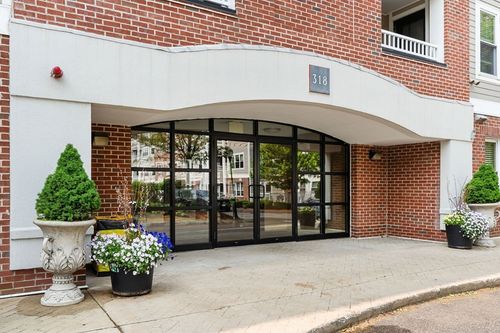 204-318 Rindge Ave, Cambridge, MA, 02140-3149 | Card Image