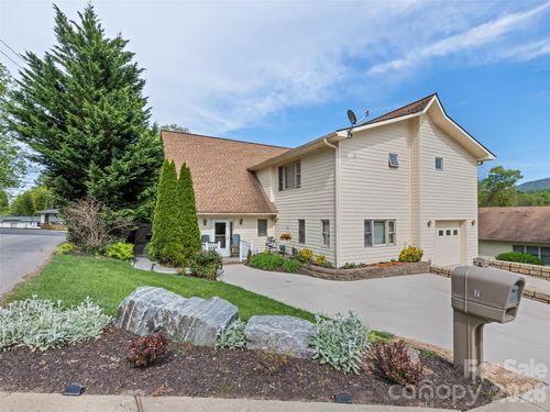 7 Bage St, Waynesville, NC, 28786-2294 | Card Image
