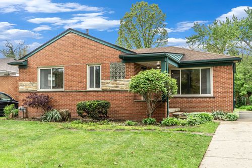 21881 Kenosha St, Oak Park, MI, 48237-2651 | Card Image