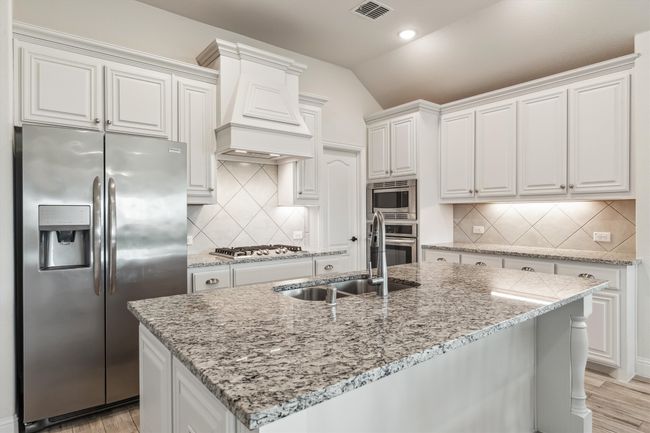 Beautiful upgraded Kitchen | Image 4