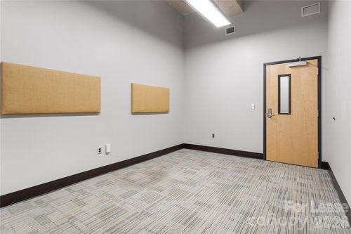 211-101 E Allen St, Hendersonville, NC, 28792-5091 | Card Image