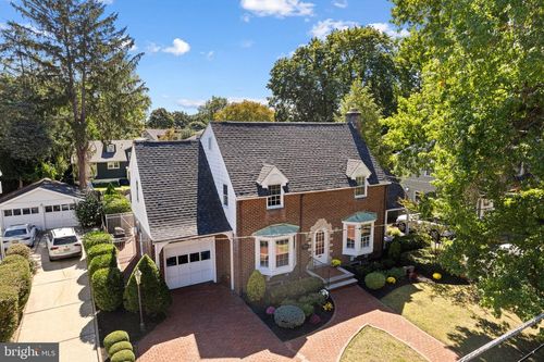 656 W Crystal Lake Ave, Haddon Township, NJ, 08108 | Card Image