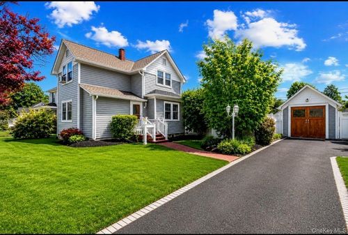 84 E Lakewood St, Patchogue, NY, 11772-2813 | Card Image