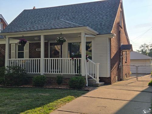 9876 Hubert Ave, Allen Park, MI, 48101-1304 | Card Image