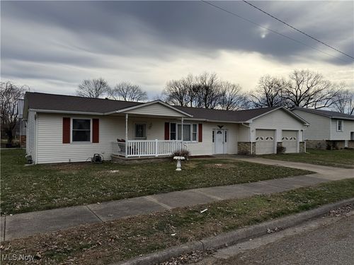 937 3rd St Sw, New Philadelphia, OH, 44663-9674 | Card Image