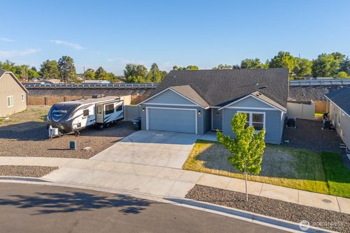 1205 W Sequoia Rd, Moses Lake, WA, 98837-8018 | Card Image