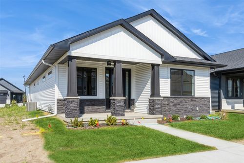 770 Clover Hill Dr, North Liberty, IA, 52317-2337 | Card Image