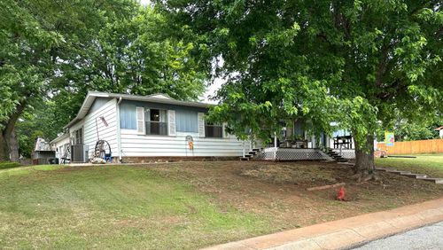 911 Locust St, Medicine Lodge, KS, 67104-1047 | Card Image
