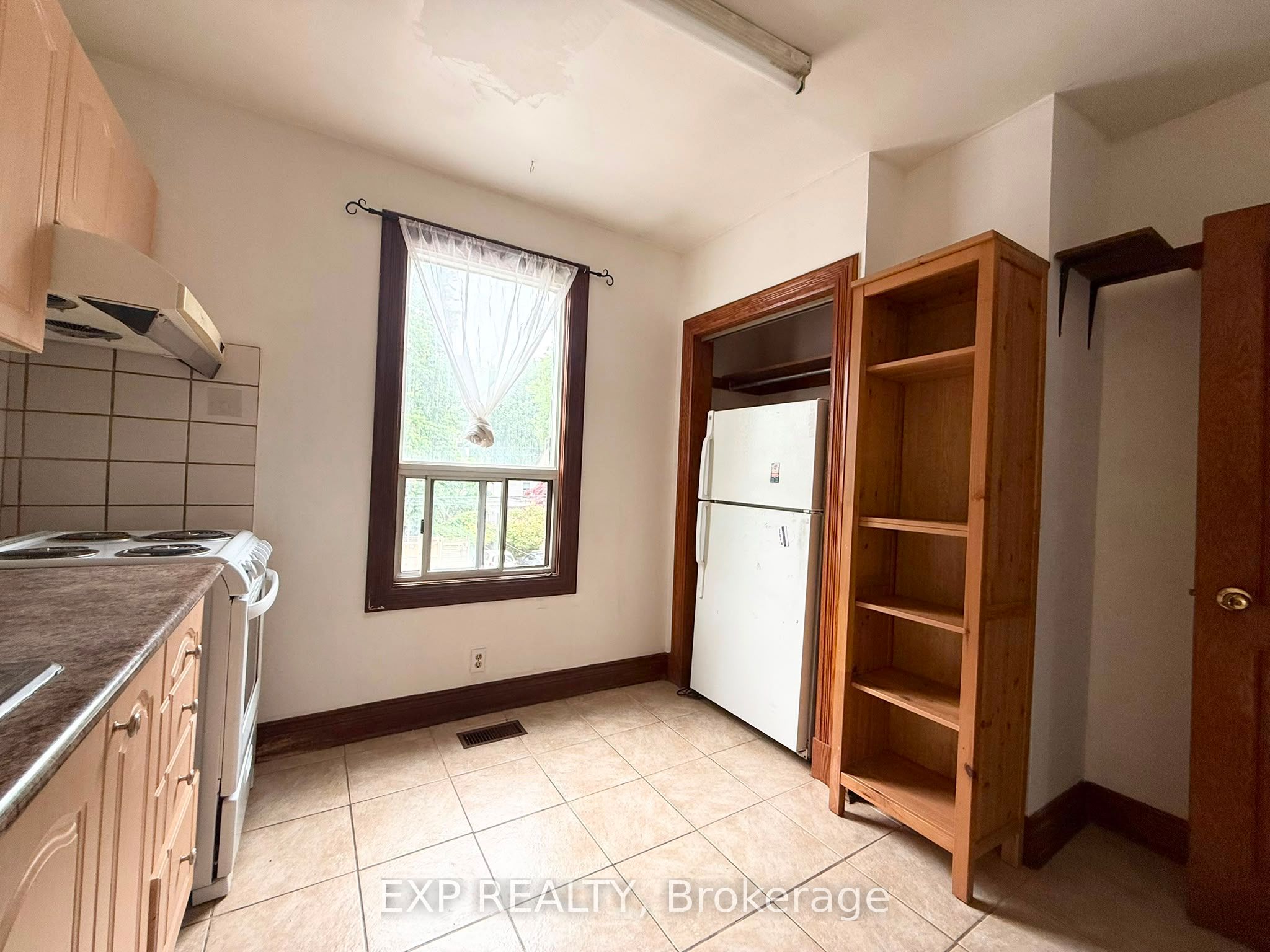 Residential Lease in Toronto E01 4