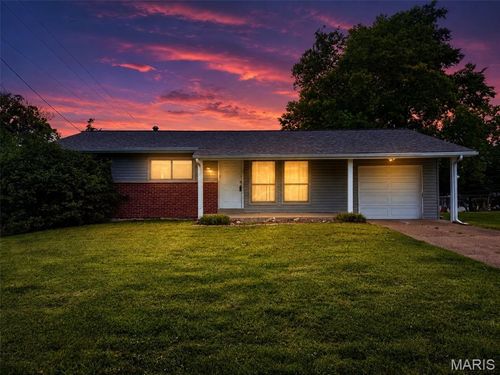 927 Flair Ct, Saint Louis, MO, 63146-5061 | Card Image
