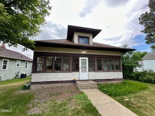 717 4th Ave, Washburn, ND, 58577-4366 | Card Image